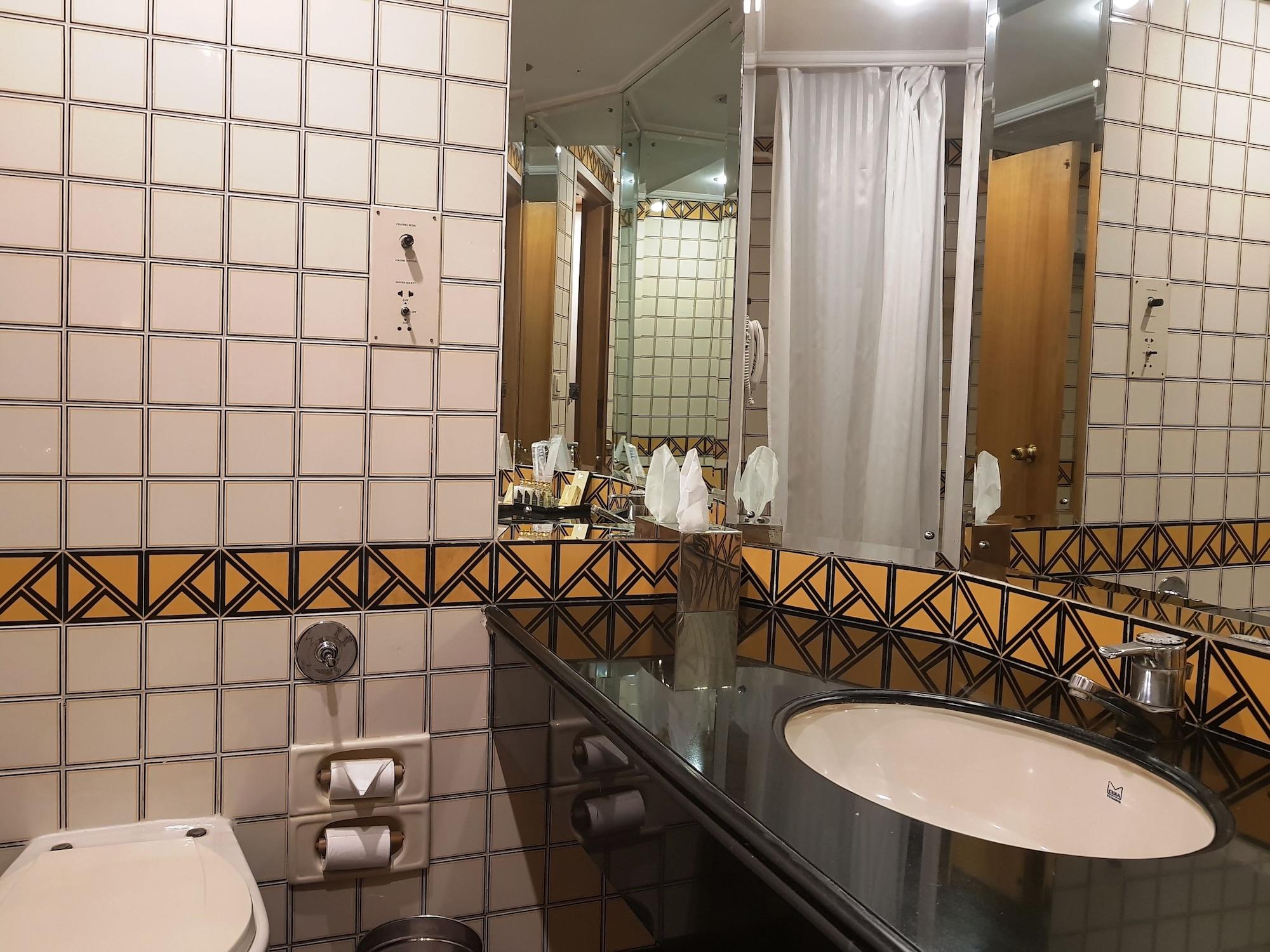 Taj Banjara Ξενοδοχείο Χιντεραμπάντ Εξωτερικό φωτογραφία Bathroom in a hotel