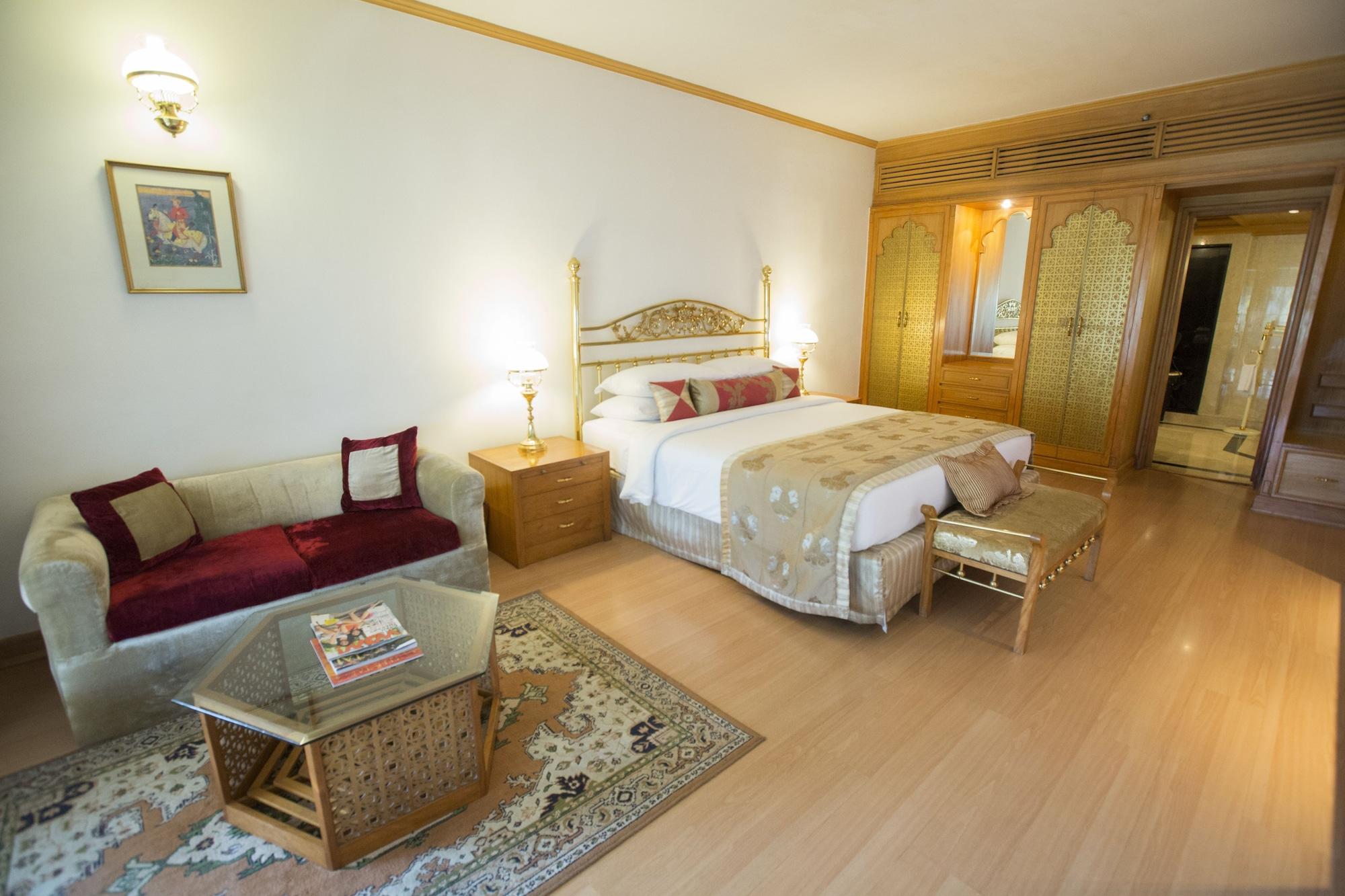 Taj Banjara Ξενοδοχείο Χιντεραμπάντ Εξωτερικό φωτογραφία A room at the Taj Mahal Palace
