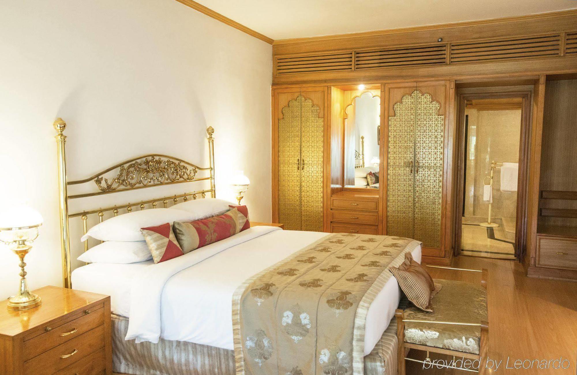 Taj Banjara Ξενοδοχείο Χιντεραμπάντ Εξωτερικό φωτογραφία A bedroom at the Taj Mahal Palace